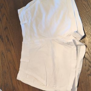 Women's White Vineyard Vines 3.5" shorts size 10
